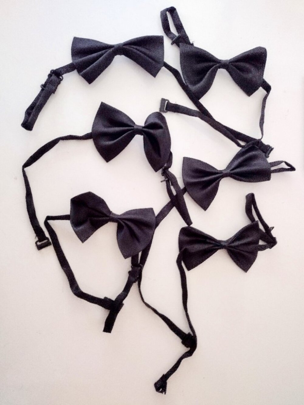 NWOT 6 pc. Black Bow Ties Halloween Costume Cosplay Theater Dancer Server Unisex